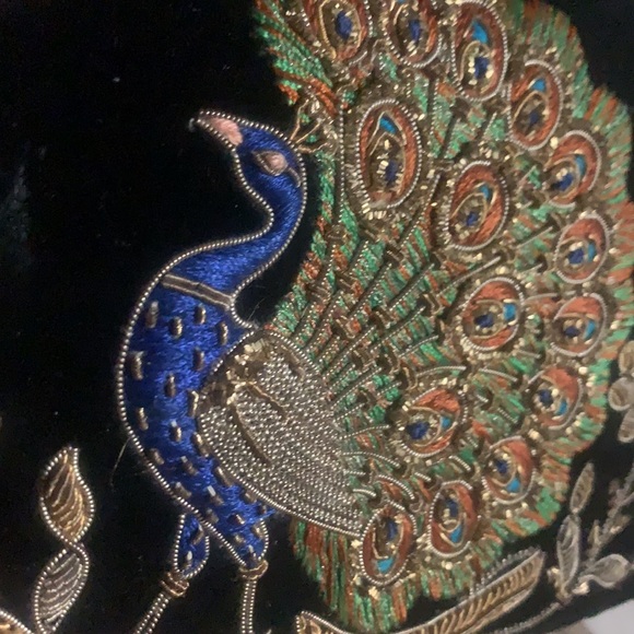 Vintage velvet Clutch w Embroidered Peacock. GORGEOUS & GLAMOROUS - Picture 3 of 10